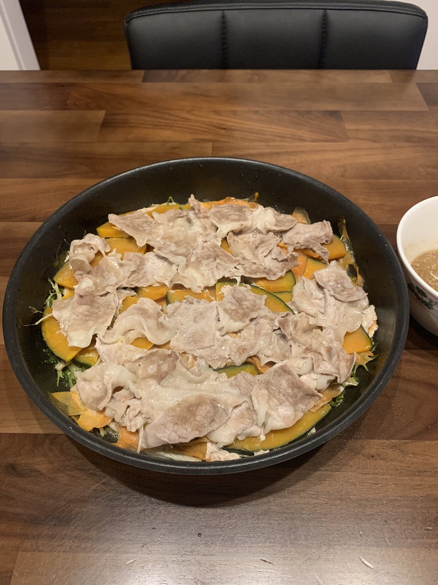 prolapse2022's tweet photo. 昨日の晩ごはんは、蒸しシャブでした！
下がかぼちゃですが、国��産でとっても美味しかったです✨😄 https://t.co/fli7hXkHmp
