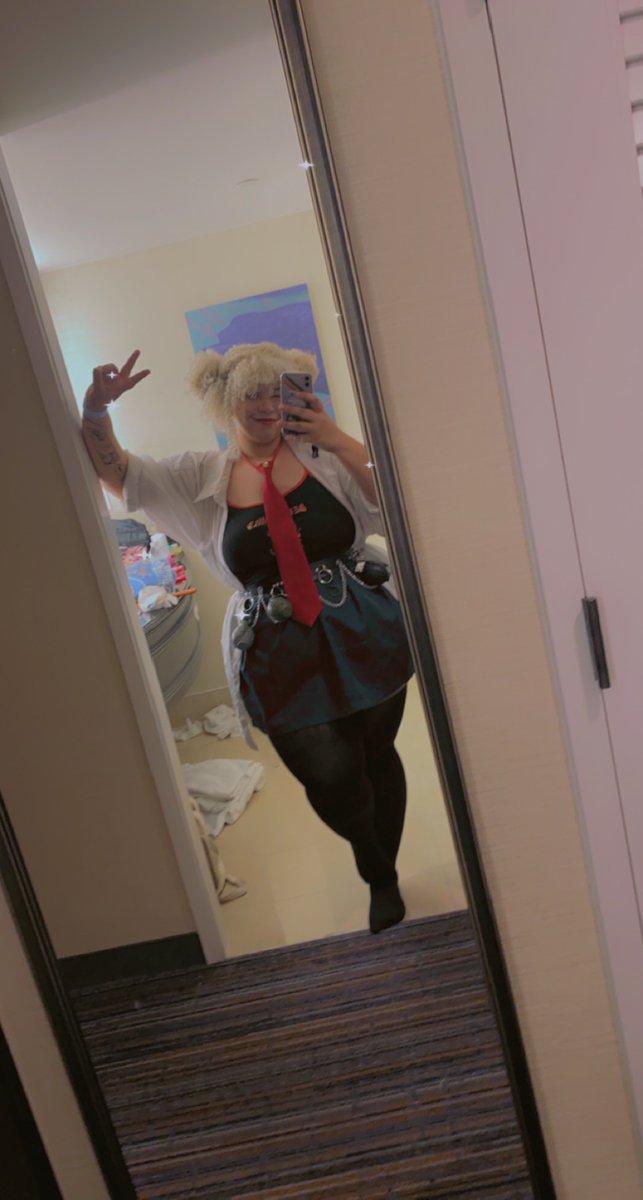lovsimpin's tweet photo. Bakugo went to a rave 💥🖤 #katsucon2022 #katsucon https://t.co/ZxjKjT0q9s