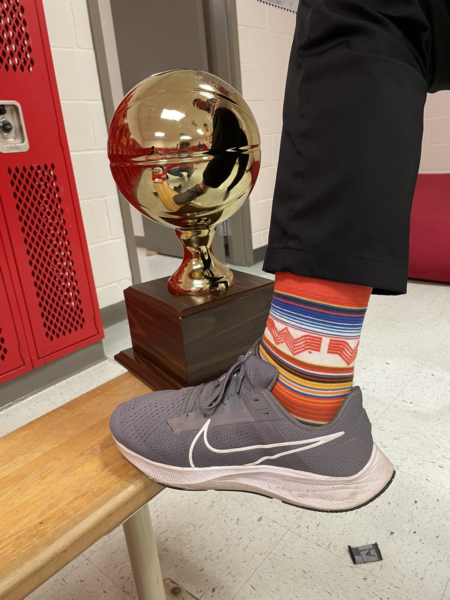 CoachO5221's tweet photo. Our basketball boys got the W tonight and are the Bi-District Champs! Let’s keep rolling and celebrate by eating our go to @Whataburger! Help us celebrate Whataburger? #bidistrictchamps #HERO @HollidayISD @HollidayEagles https://t.co/y5orKQ6JSI