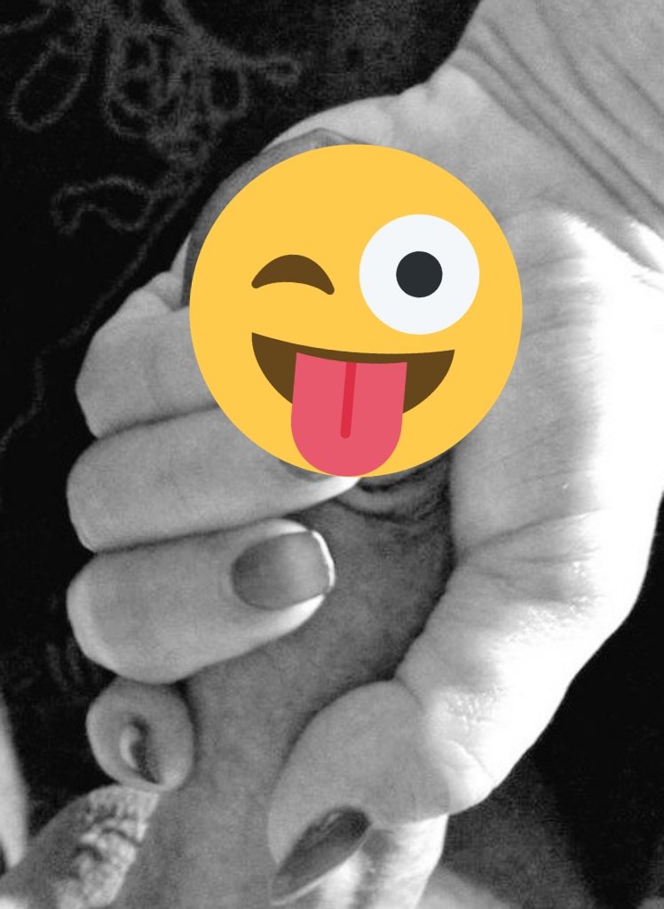NBINadia's tweet photo. Te agarró la manija del portal 🤔?? https://t.co/WeCIz12o2V