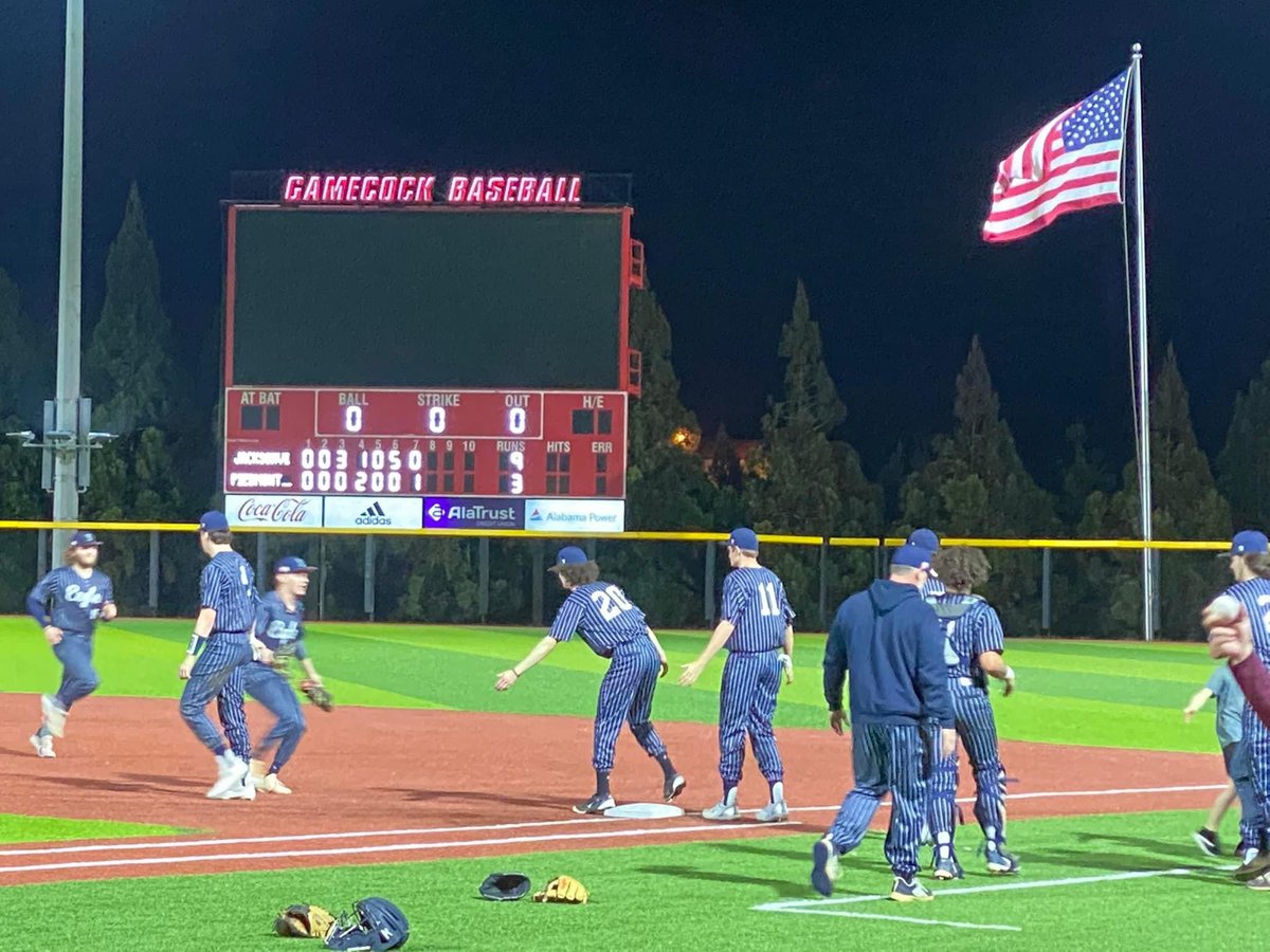 Coach Edwards tweet media