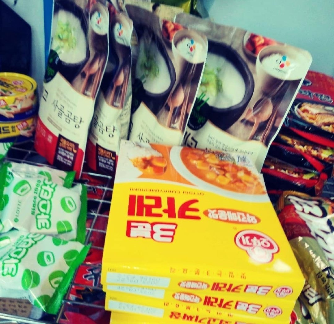 shk_soy's tweet photo. 아무래도 부정적인 의견이 많긴한데, 우리 지역에 진행되고있는 소풍냉장고도 보고있으면 세상엔 착하고 친절한 사람도 많고, 올바르게 잘 쓰는, 힘들게 사는 이웃도 있다고 생각한다.
긍정적인 시선으로 바라봐주고 응원했으믄 좋겠당. https://t.co/JJOq4LwCm3