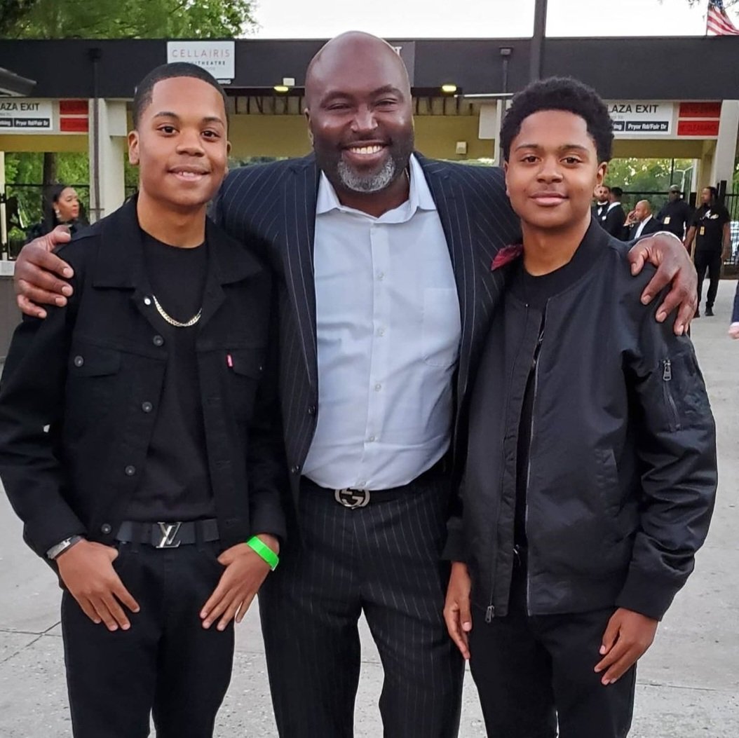 jmgboyz's tweet photo. Happy birthday Mr. @TVsRandyHuggins ✌🏾✌🏾

#twosday #22222 #BMFSTARZ https://t.co/D2FsH9umR5