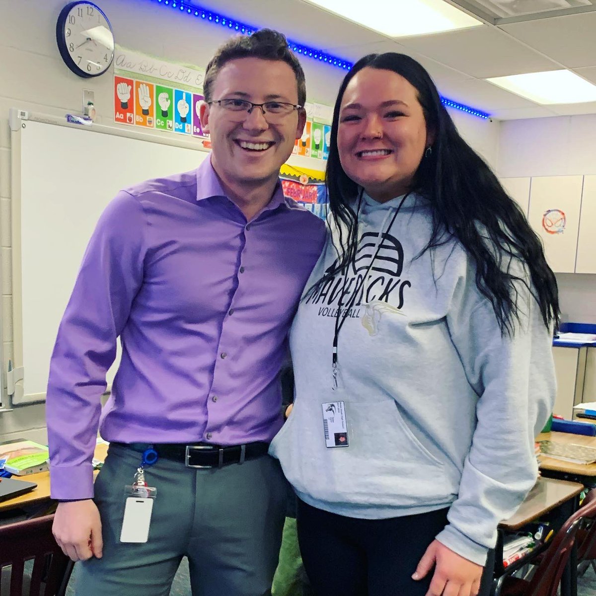 MAVSFACS's tweet photo. When the teaching pathway comes FULL CIRCLE! 

Mr. Poynter was a Maize South Education pathway completer and is now a mentor to student, Rylee Karst! 💜💜 #266FutureTeachers #TeachingInternship https://t.co/AK7arphHpx