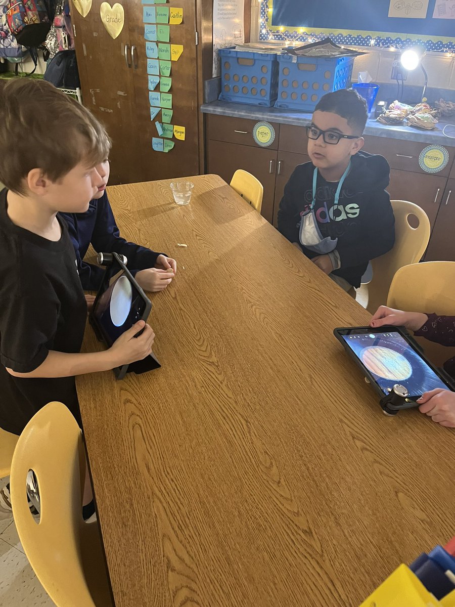 AdamsjpJulie's tweet photo. I spy with my little eye… and a microscope… where does the plant start?#science #mpesem @burgessmpe @TamezMPE @MPE_Mustangs https://t.co/tenO62M7FS