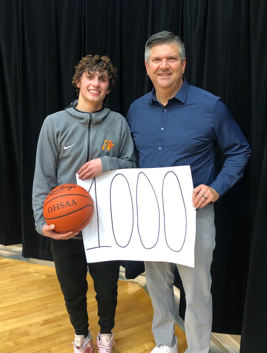AlterBoysHoops's tweet photo. Congratulations to ⁦@ryanchew32⁩ for scoring his 1,000th career point tonight. So proud of this young man! Go Knights! https://t.co/WUnxfFSM3K
