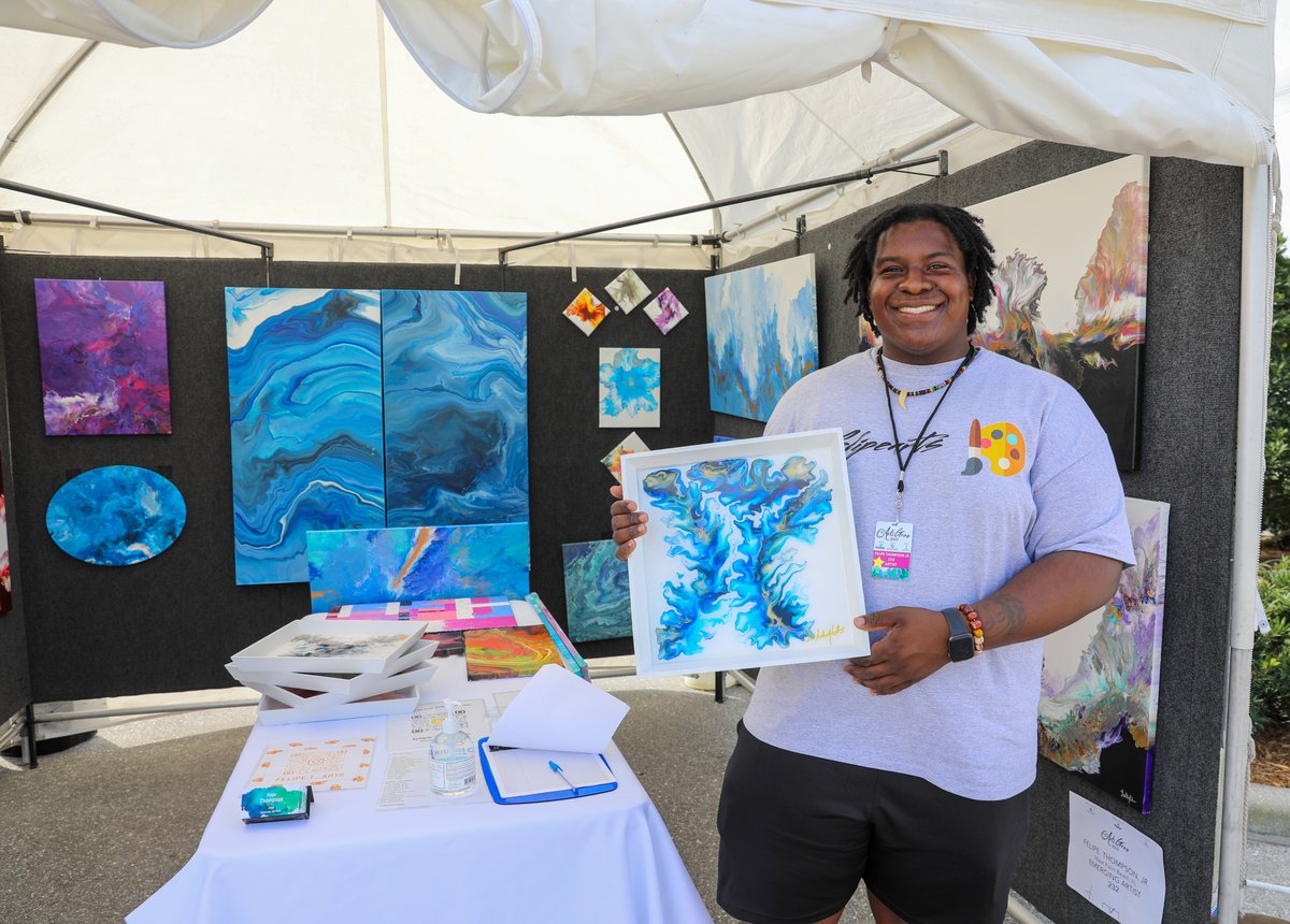 CityofPBG's tweet photo. That's a wrap! 👏 We had so much fun this weekend at @ArtiGras, where talented artists from across the nation came to show and sell their beautiful works of art. 🎨 Photos from the event are now available for viewing on the City's Flickr account --> https://t.co/lPnPeP2RZU. https://t.co/unKLivraYK