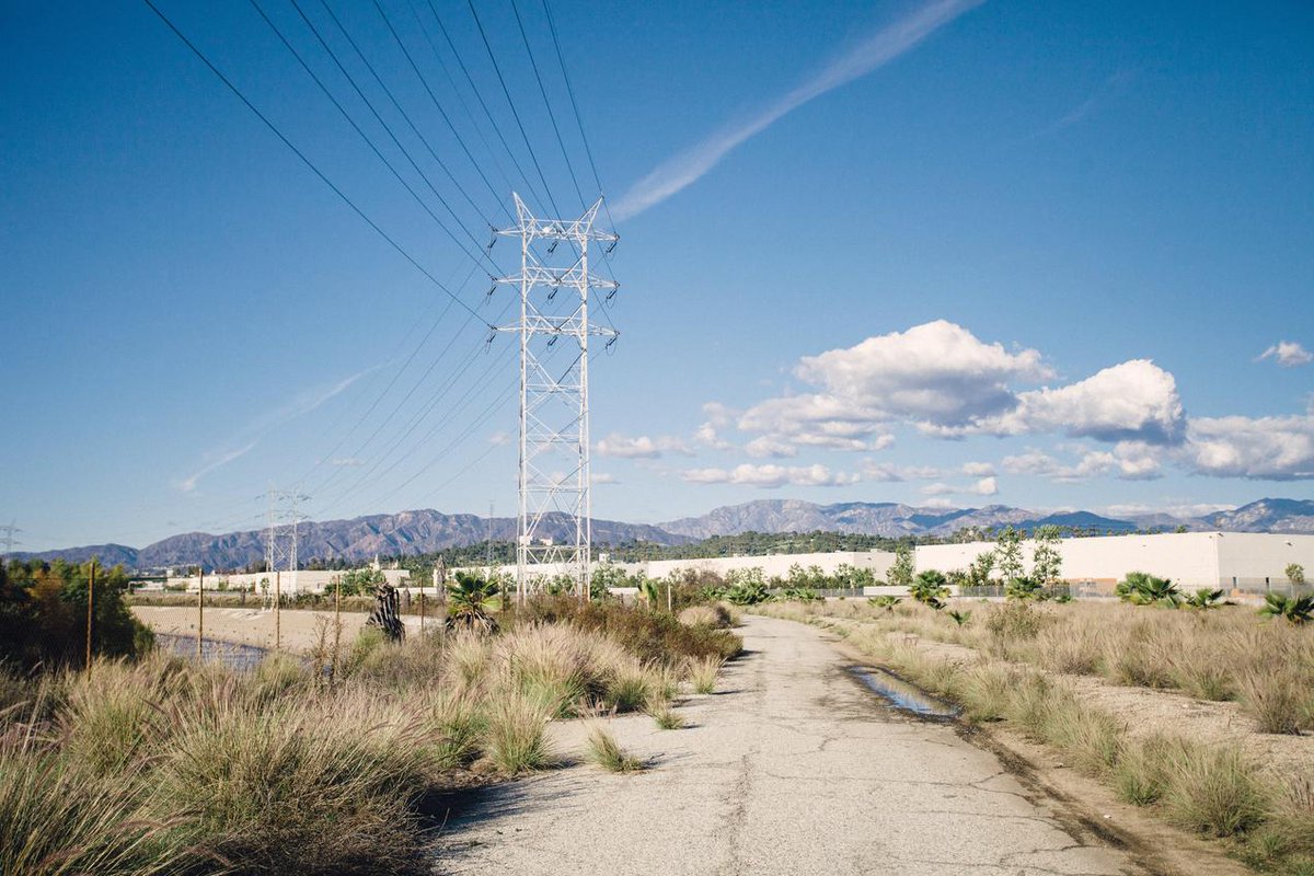 suebellyank's tweet photo. Really big win for the LA River, community equity, sustainability, and public land. Well done @NRDC @clockshopla @FoLARtweets and 100s of community residents for your advocacy and stewardship! [photo by @ginaclyne] 
#protectpublicspace

https://t.co/e1weh6e4oz https://t.co/iY6T4Q60uA