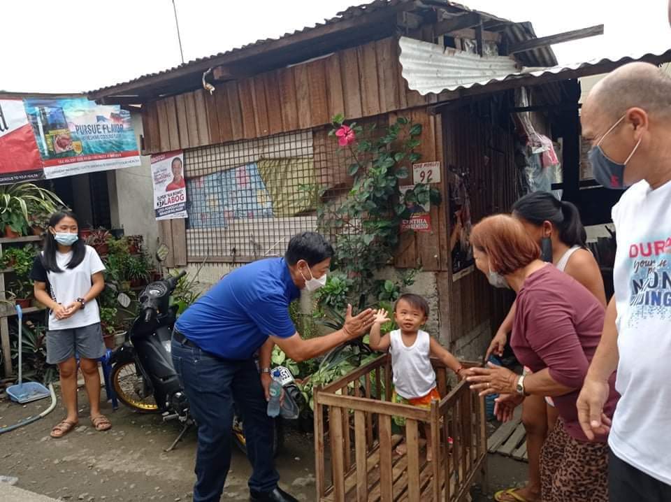 KaBongLabog's tweet photo. Magandang Araw, Mandaue!

Lumipad ang aming team dito ngayon sa komunidad ng  Zone Monggos, Pakna-an, Mandaue City.

Alam niyo ba na target ng NGCP (under Sy) na idevelop ang lugar.

'Pag natuloy ito lalalayasin ang mahigit 56 na maralitang pamilya natin! https://t.co/1sAVo7n4QS