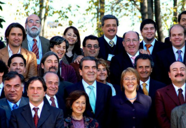 Arriba se puede ver a <a href="/aguilo_sergio/">Sergio Aguiló</a> en su 5° periodo de Diputado de la Concertación, muy indignado con el "amarillismo" de la "vieja concerta"