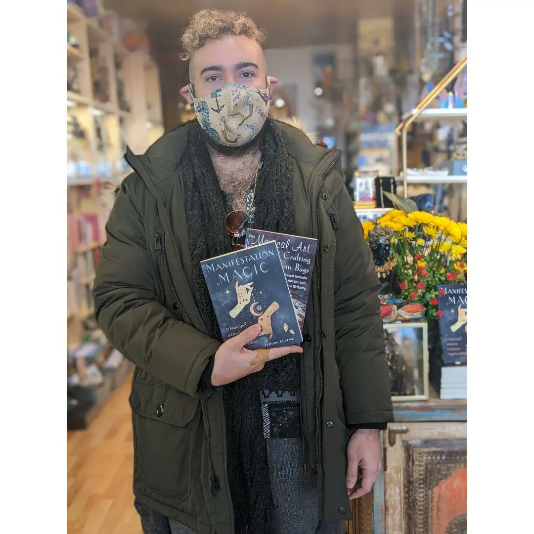 ElhoimLeafar's tweet photo. Author Moment β€οΈ this Venezuelan guy made it to NYC, and have some books out there β€οΈπΊπ½ not was easy, not was perfect, but nobody will dare to say he didn't π₯²πΊπ½
@weiserbooks @bookshop_org @indiebound @aumshantibooks #Magestribe #Magicworker #Newyorkcity #Manifestation https://t.co/PXRe8VH24K