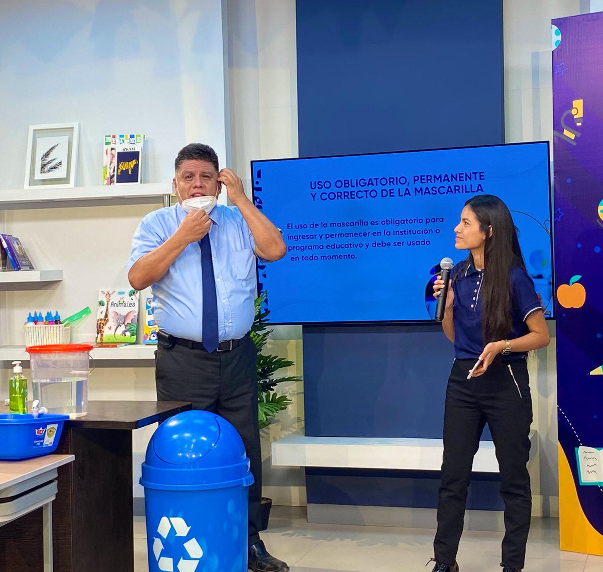 EducacionUPN's tweet photo. Junto a nuestro especialista, el Dr. Luis Felipe Segura 👨🏻‍⚕️, hoy aprendimos de manera dinámica los protocolos de bioseguridad que seguiremos en nuestra institución en el retorno a clases 👏🏻 ¡Porque somos un #ColegioSeguro! 😊💙

#EducaciónAdventista #CalidezDeUnaFamilia https://t.co/J15wqU9Qam