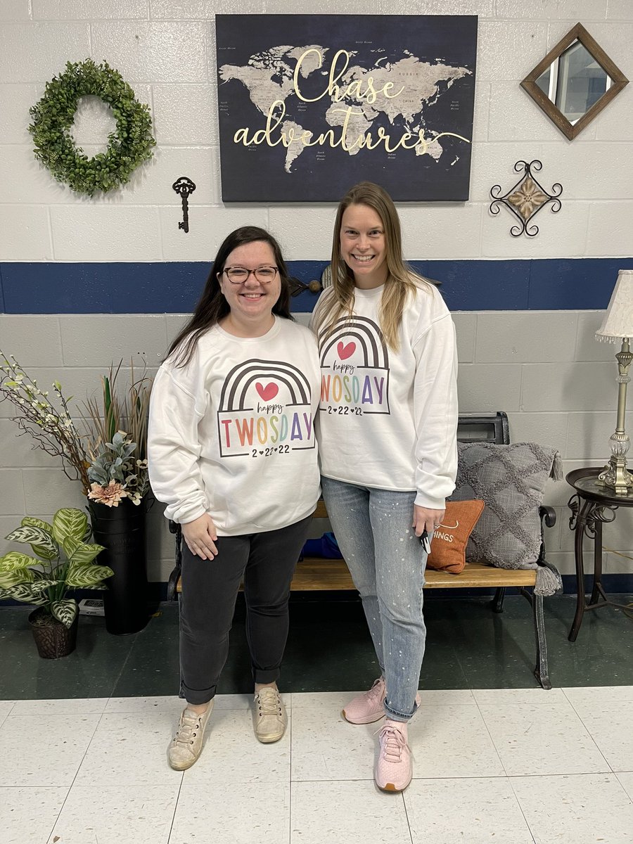 perkinsonreads's tweet photo. ✌🏼 2•22•22 ✌🏼Twosday with the best!  We had so much fun today! @MsHoffman5 @troutman_demi @melsteph0801 @Warren_Elem https://t.co/EnwqLHgchW