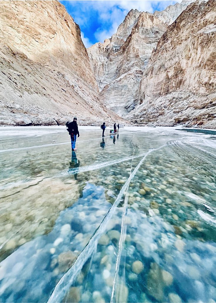 sahuajeet's tweet photo. A bird’s eye view and ground view of world famous #Chadertrek on frozen River #Zanskar. A dream of every trekker and #adventure lovers.
#AmazingLadakh #adventureawaits #IncredibleIndia #nature #outdooradventure https://t.co/4dxjxH8iU3