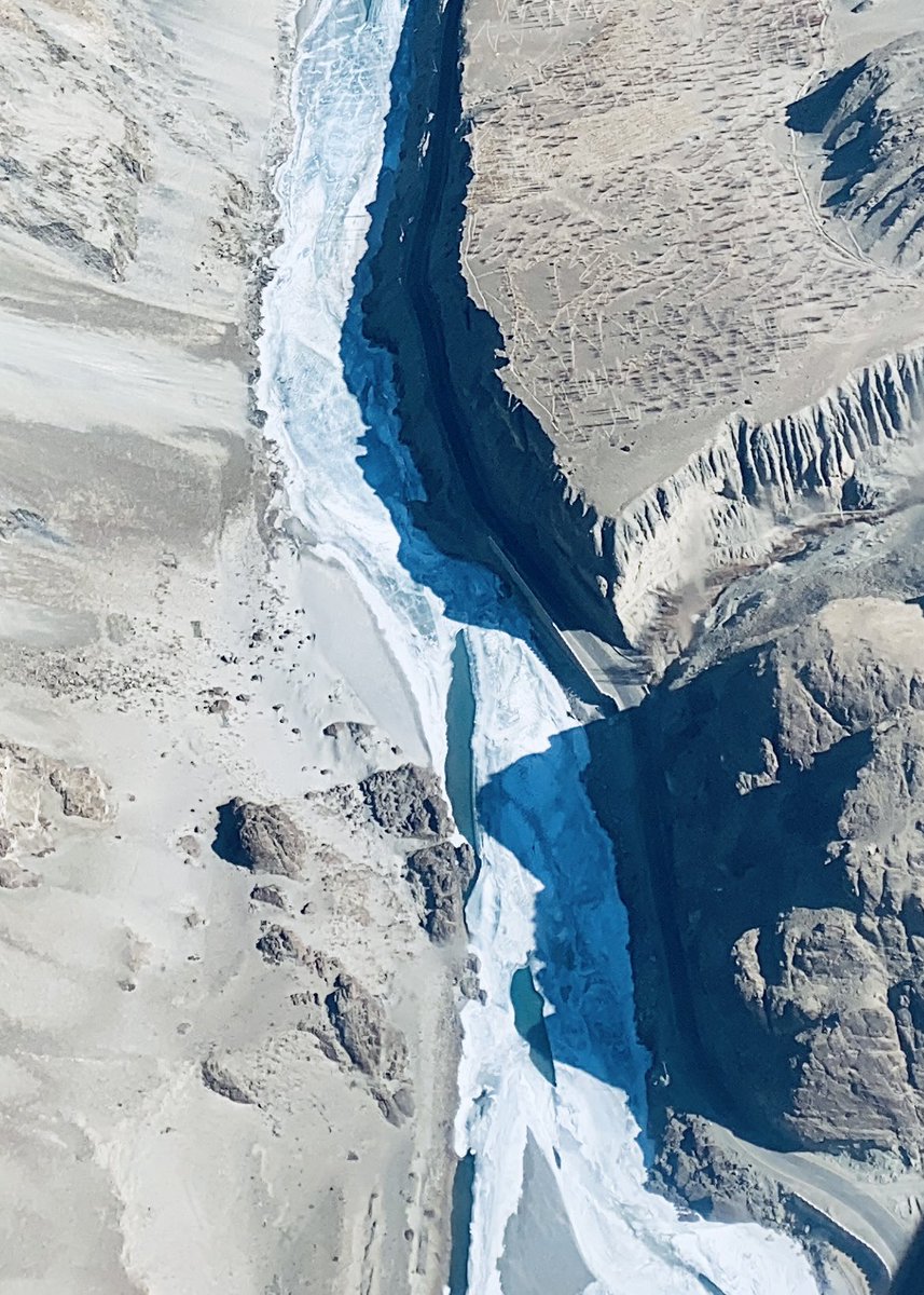 sahuajeet's tweet photo. A bird’s eye view and ground view of world famous #Chadertrek on frozen River #Zanskar. A dream of every trekker and #adventure lovers.
#AmazingLadakh #adventureawaits #IncredibleIndia #nature #outdooradventure https://t.co/4dxjxH8iU3