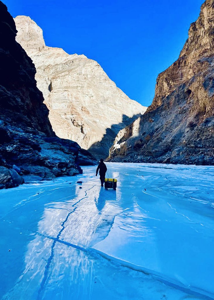 sahuajeet's tweet photo. A bird’s eye view and ground view of world famous #Chadertrek on frozen River #Zanskar. A dream of every trekker and #adventure lovers.
#AmazingLadakh #adventureawaits #IncredibleIndia #nature #outdooradventure https://t.co/4dxjxH8iU3