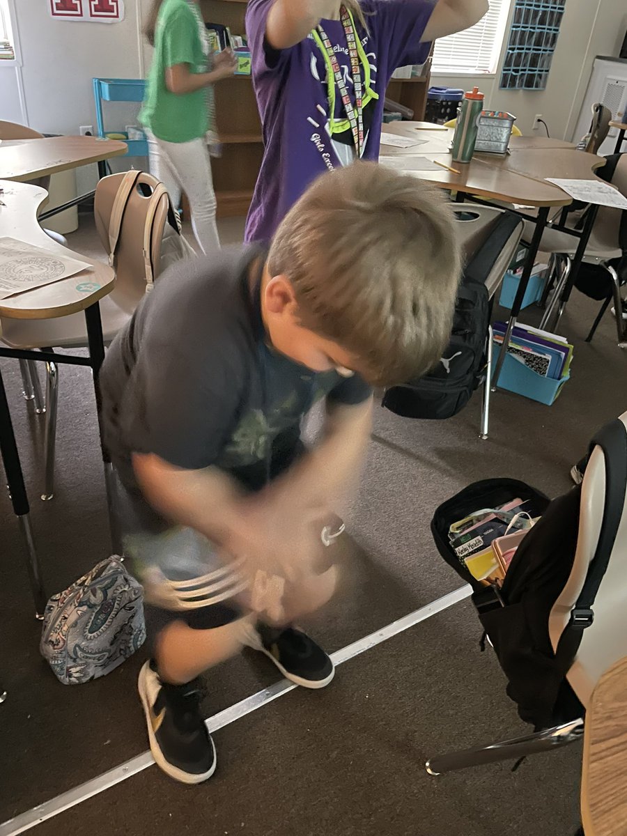 LeMeilleur4thgr's tweet photo. It’s 2:22pm on Tuesday 2-22-22. LET’s DO THE CUPID SHUFFLE!
#ACECubs #22222Day #ACE4thgrade #totheleft https://t.co/DHiFOAEfNC