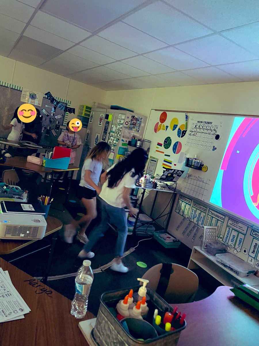 LeMeilleur4thgr's tweet photo. It’s 2:22pm on Tuesday 2-22-22. LET’s DO THE CUPID SHUFFLE!
#ACECubs #22222Day #ACE4thgrade #totheleft https://t.co/DHiFOAEfNC