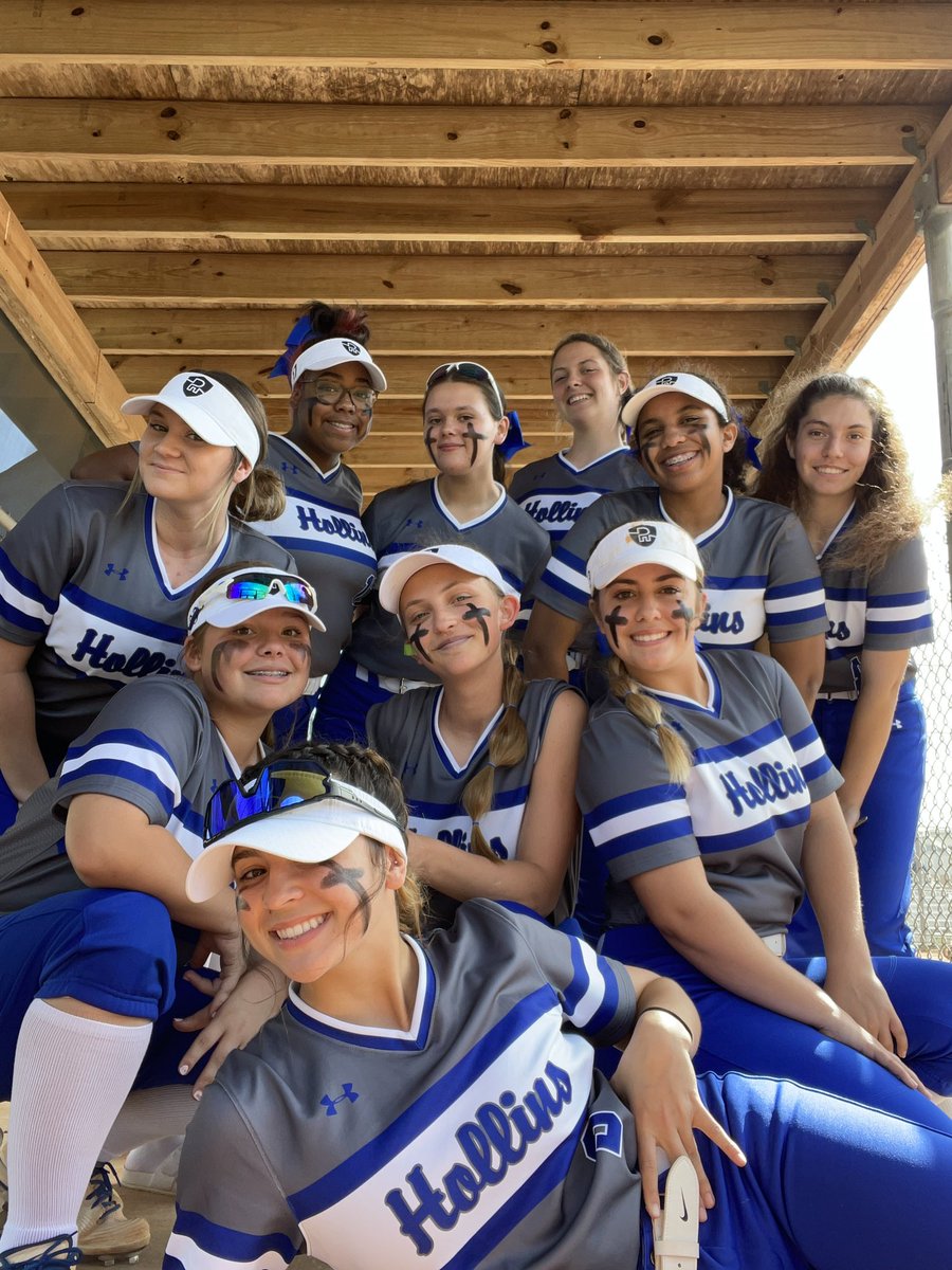 april03_2022's tweet photo. GO ROYALS🤍💙🥎 https://t.co/j25gV5MiWn
