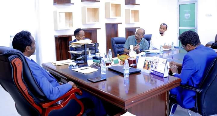 SomalilanDmotrd's tweet photo. The Minister of Transport and Roads of Somaliland Hon. Abdirasak Atash accompanied by the Director General of the Ministry Mr. Ahmed Abokor and the General Manager of Roads Development Agency Mr. Mowlid Nuh had a meeting with WFP officials in Somaliland. https://t.co/cTXe719tWW