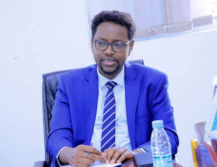 SomalilanDmotrd's tweet photo. The Minister of Transport and Roads of Somaliland Hon. Abdirasak Atash accompanied by the Director General of the Ministry Mr. Ahmed Abokor and the General Manager of Roads Development Agency Mr. Mowlid Nuh had a meeting with WFP officials in Somaliland. https://t.co/cTXe719tWW