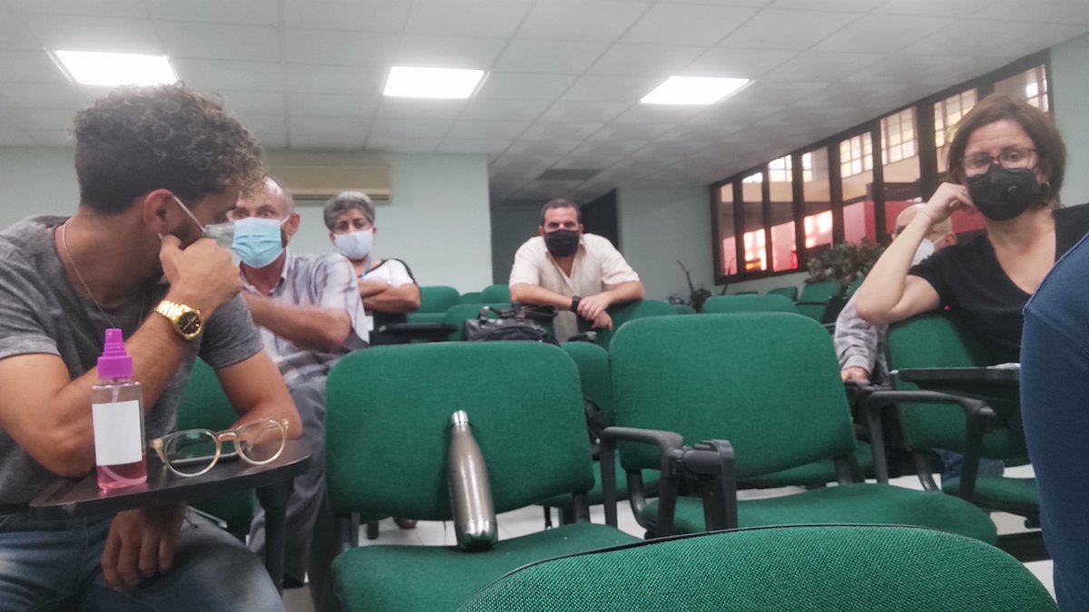 DanhizDP's tweet photo. Hoy tocó la reunión de mi núcleo del @PartidoPCC.
Estelar ver la fuerte crítica revolucionaria, que no destruye, que no permite lo mal hecho y aporta a que se transforme. Ese es el Partido que yo quiero para #Cuba🇨🇺.
Para un mejor país, lo primero, es la voluntad de hacer por él. https://t.co/GlpuSR2DQw