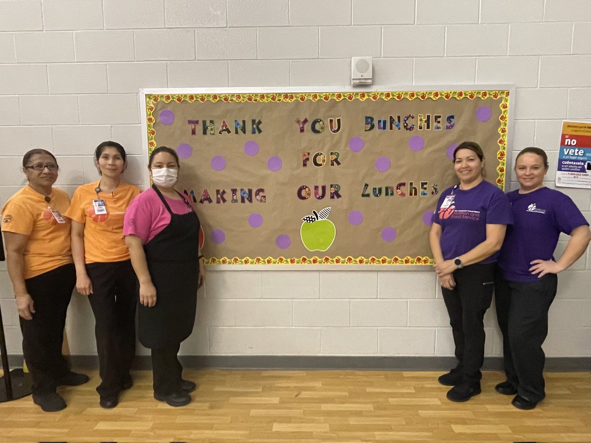 TammiWilhelm's tweet photo. @RKELions appreciates our incredible cafeteria staff @kinglionspta recognized this team #teamwork @MyKatyCafe https://t.co/35Pjhm1gi6
