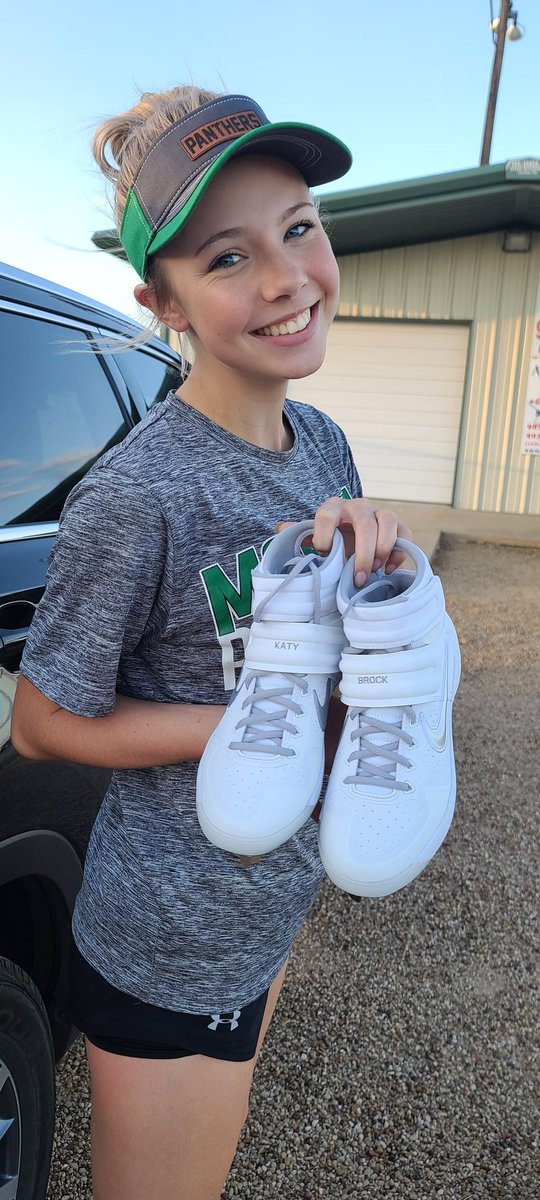 krb1121's tweet photo. My mom knows what I like!! #cleats #softball #notwhiteanymore @nikesb https://t.co/vQ1HEHrNWo