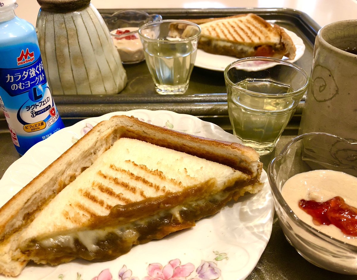 しっかり寝た筈なのに 既に眠い🥱💤 やってみたかったカレーhot🥪 先にお一人様で😋 今朝の ⭐カレーチーズ🧀hot🥪 ⭐️🍌きな粉🥣 ⭐️🍎酢D&☕️ ⭐️MyoD🍾 パンの耳が切れ