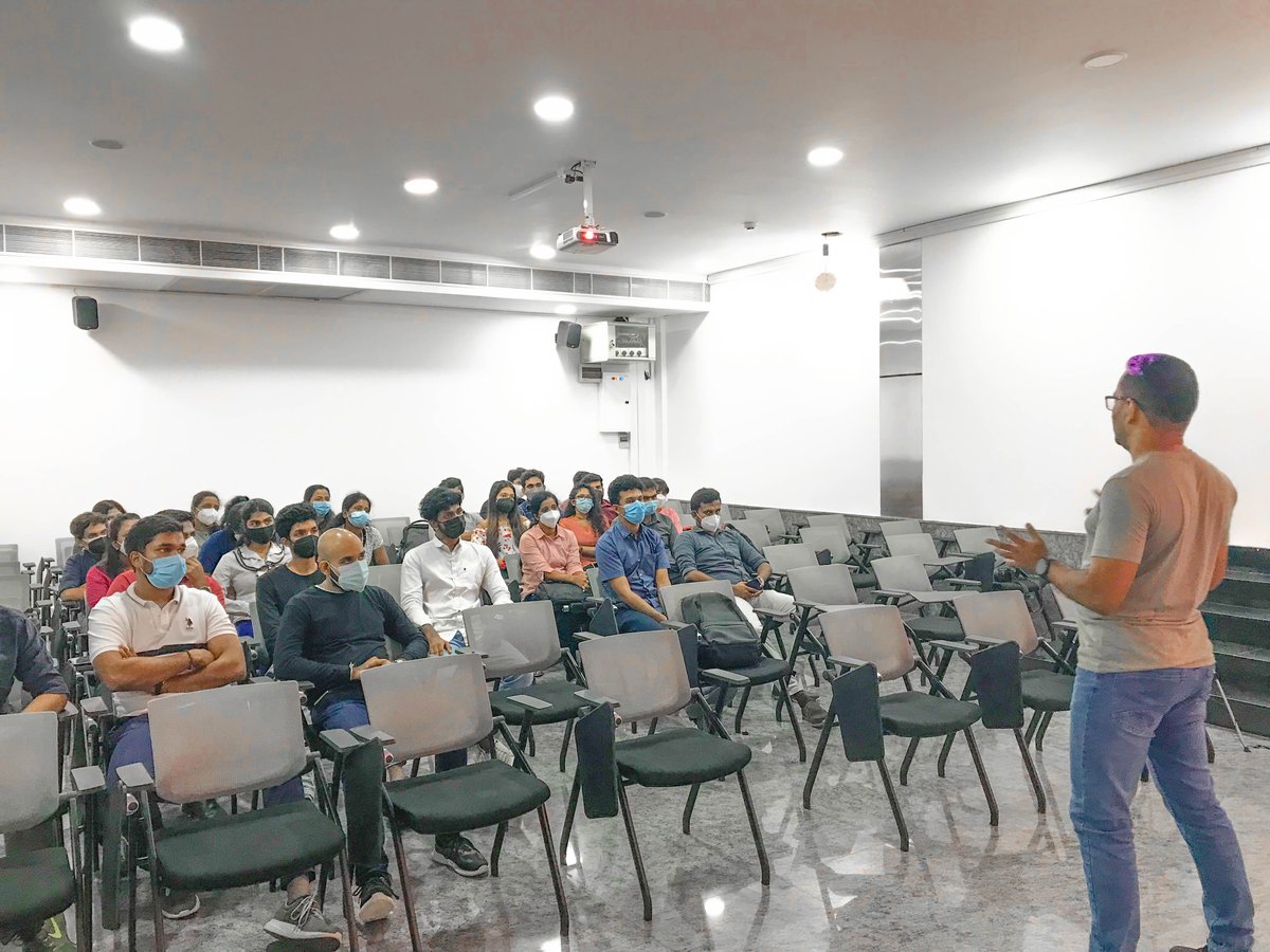 CreativeSoftLK's tweet image. Janaka Peiris, one of our Senior Tech Leads sharing stories and his expertise on how to make the most out of internships. 

#CreativeInternships #LifeAtCreative #KnowledgeSharing