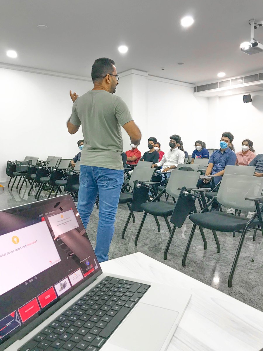 CreativeSoftLK's tweet image. Janaka Peiris, one of our Senior Tech Leads sharing stories and his expertise on how to make the most out of internships. 

#CreativeInternships #LifeAtCreative #KnowledgeSharing