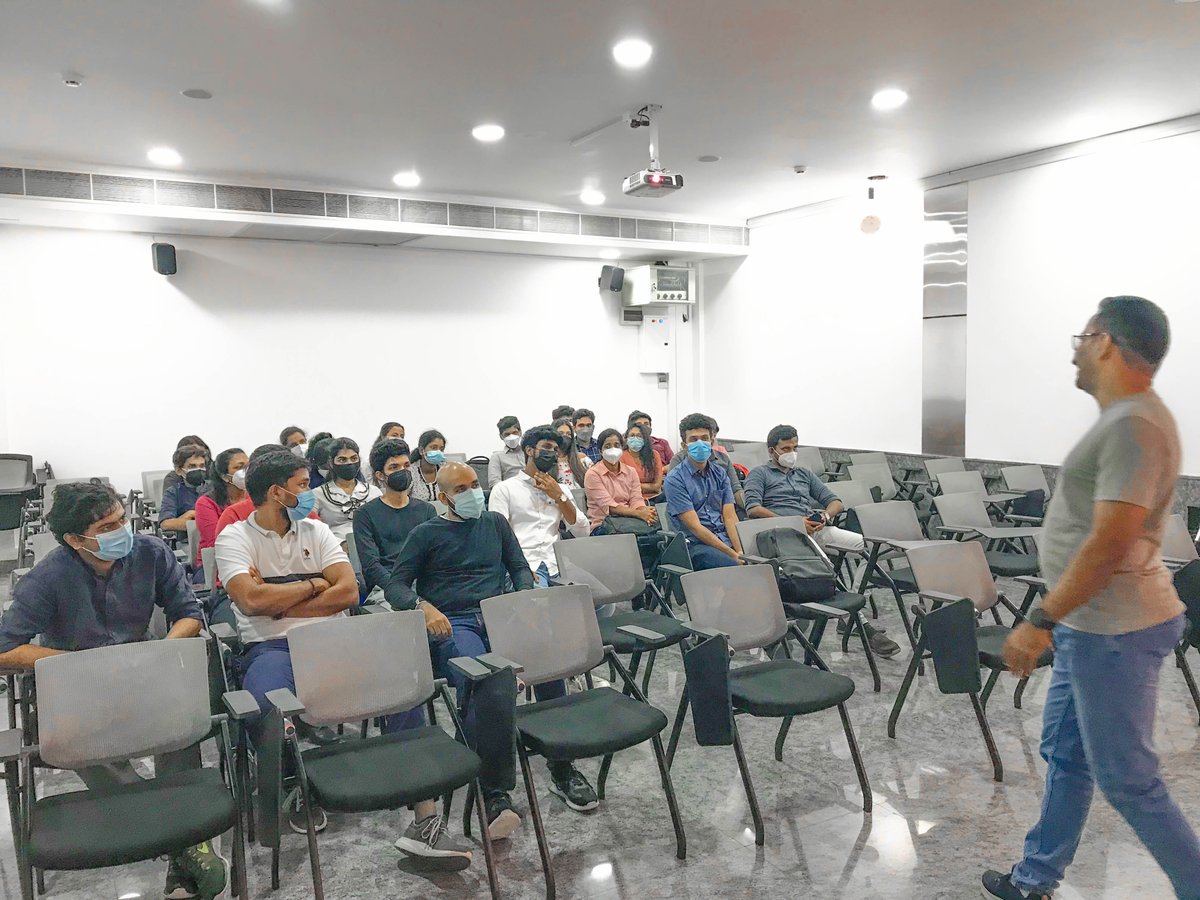 CreativeSoftLK's tweet image. Janaka Peiris, one of our Senior Tech Leads sharing stories and his expertise on how to make the most out of internships. 

#CreativeInternships #LifeAtCreative #KnowledgeSharing