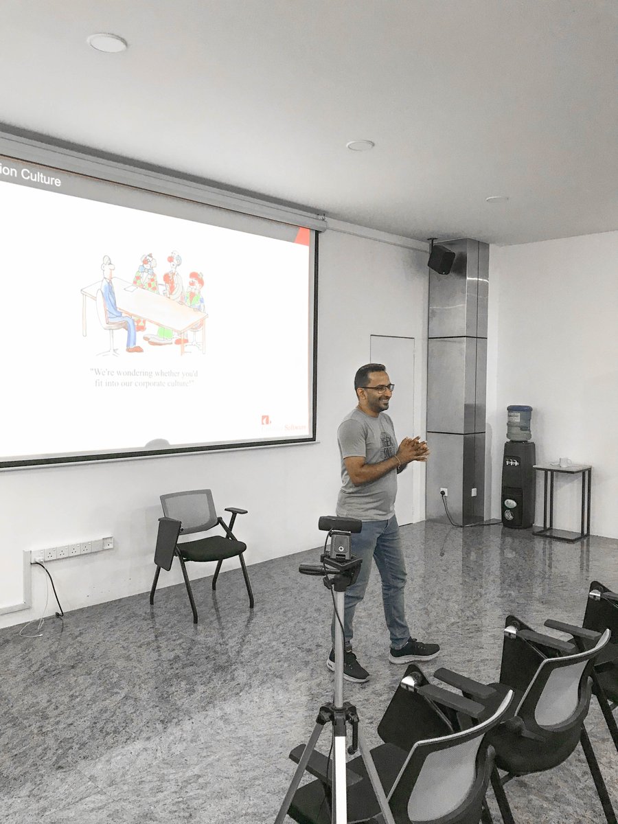CreativeSoftLK's tweet image. Janaka Peiris, one of our Senior Tech Leads sharing stories and his expertise on how to make the most out of internships. 

#CreativeInternships #LifeAtCreative #KnowledgeSharing