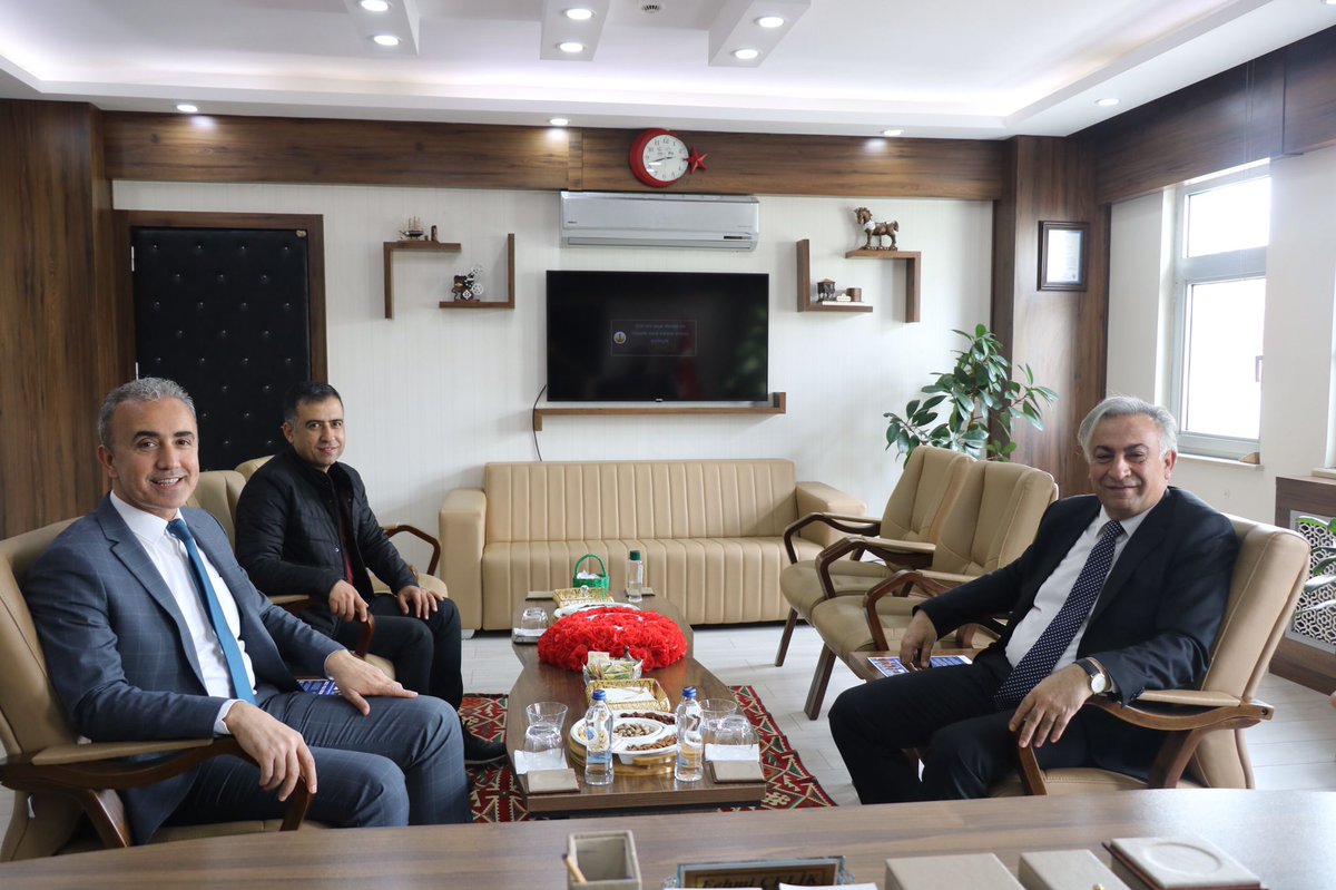HakanGonen06's tweet photo. İade-i ziyaret kapsamında ziyaret ettiğim Adıyaman Aile ve Sosyal Hizmetler İl Müdürü Sayın Fehmi Çelik'e misafirperverliği için teşekkür ederim.
@tcmeb 
@adiyamanmem 
@adiyamanashm 
@FHMCELIK https://t.co/he08yoPKck