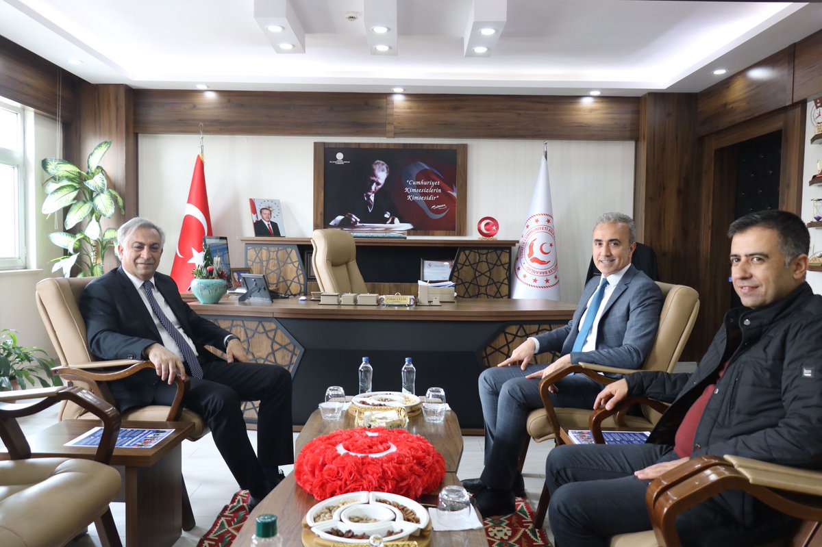 HakanGonen06's tweet photo. İade-i ziyaret kapsamında ziyaret ettiğim Adıyaman Aile ve Sosyal Hizmetler İl Müdürü Sayın Fehmi Çelik'e misafirperverliği için teşekkür ederim.
@tcmeb 
@adiyamanmem 
@adiyamanashm 
@FHMCELIK https://t.co/he08yoPKck