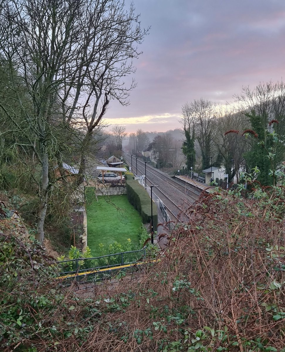 _Square1_'s tweet image. I've walked around a fair bit since getting here, always thinking I was being watched, so trying to not look like I was doing anything dodgy...
Now it's lighter I can clearly see that it's a mannequin 😂🤦🏻‍♂️