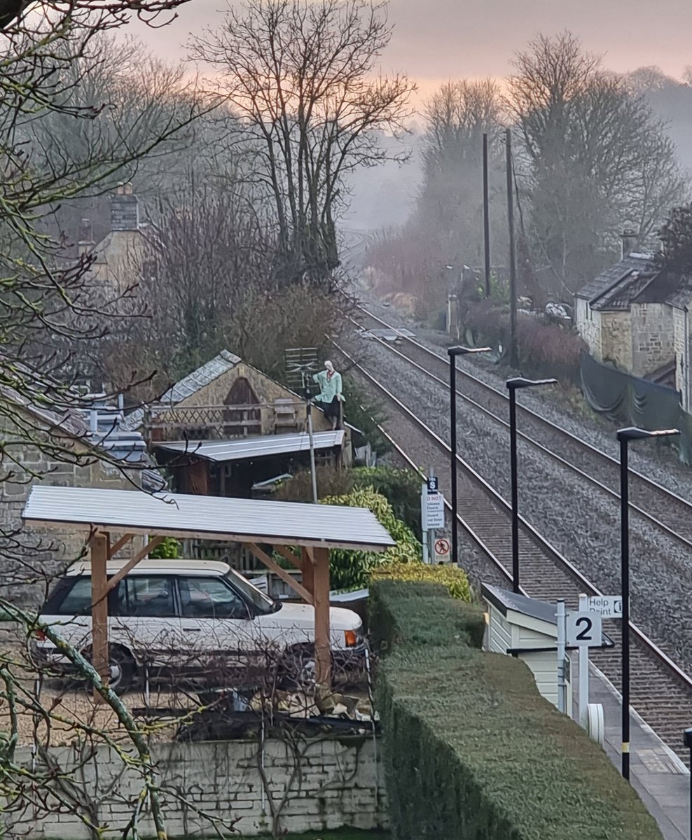 _Square1_'s tweet image. I've walked around a fair bit since getting here, always thinking I was being watched, so trying to not look like I was doing anything dodgy...
Now it's lighter I can clearly see that it's a mannequin 😂🤦🏻‍♂️