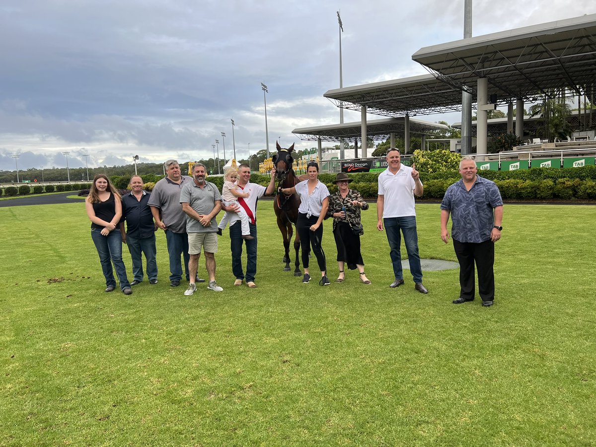 stable_boss's tweet photo. Tickler receives a beautiful ride from jockey Jim Byrne to take out the last! @SCTurfClub @Ourhorsesfly https://t.co/WInHI0FP4X