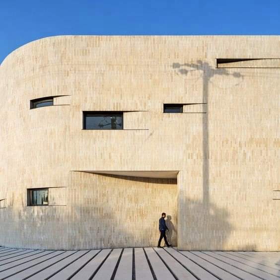⭕ Puertas que casi no se ven, para evitar visitas inesperadas.
FindelBl⭕c

Yast Khaneh | 2️⃣0️⃣1️⃣5️⃣ | Irán | Mohammad Khavarian + Awe Office

#MiercolesEnladrillado #arquitectura #architecture #diseño #design #galicia #pontevedra