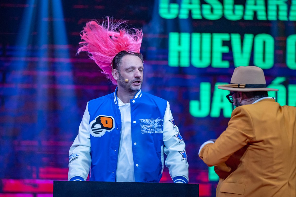 MeCaigoDeRisa's tweet photo. Si hay un aire que nos divierte es el de la "Cadena de Pelos" 🤣🤣🤣 ¿Quién ama las caras de los hermanos disfuncionales? #EsProbableQue https://t.co/5jFcdzhpYO