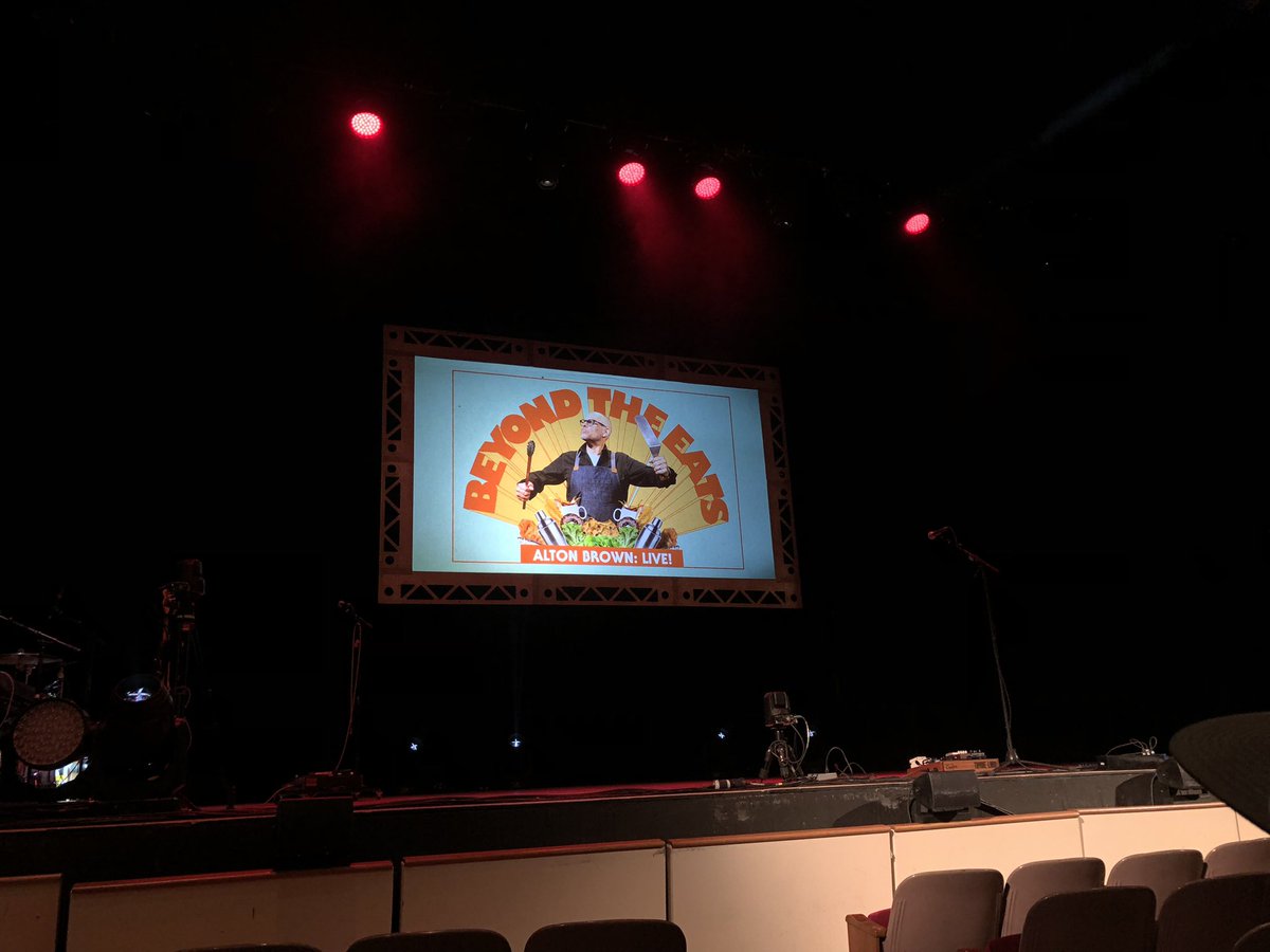 @altonbrown @IngramElizabeth Awesome show tonight at the Buschnell theater in Hartford. Thanks for answering my wife’s question about the earliest dishes you remember making.  I forgot to thank you for your French Toast video which is a hit with the family!