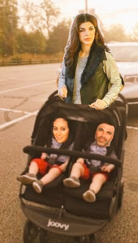 khoVB4CVoFqFrv8's tweet image. Another season of Teresa being ren &amp;amp;amp; stimpys storyline! #RHONJ