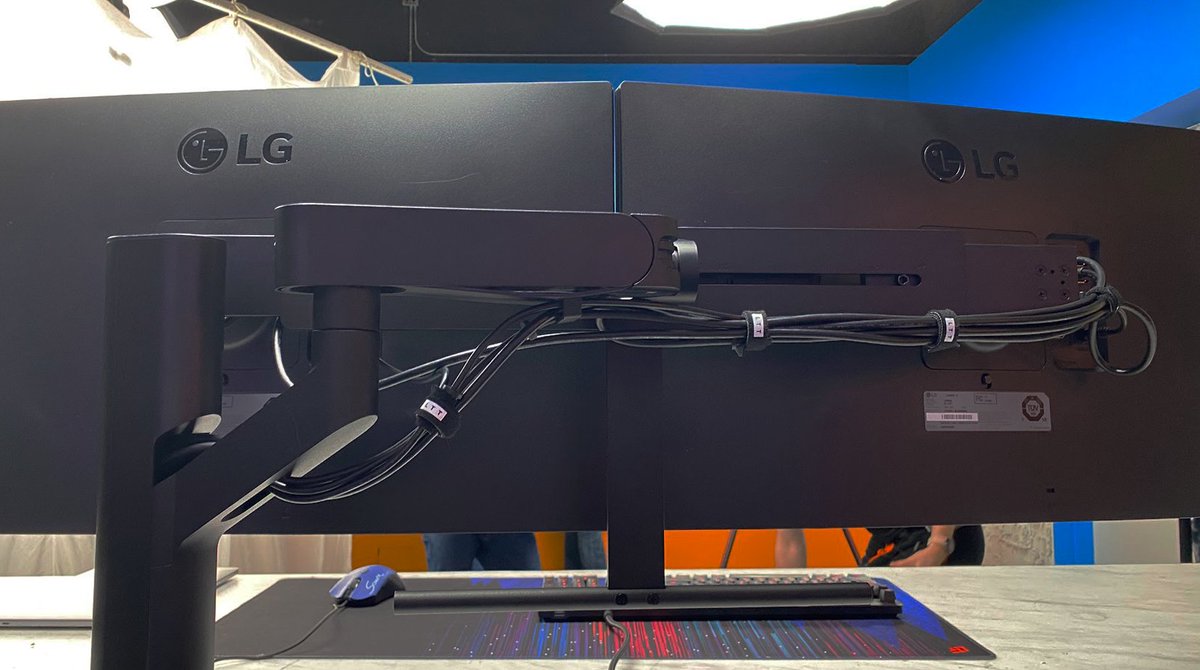 Linus Tech Tips tweet media