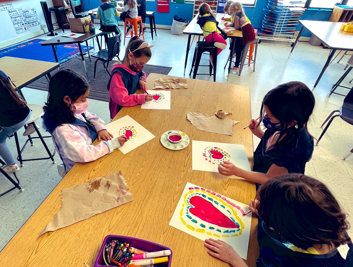 SCEMrsGregory's tweet photo. Kinders creating art inspired by Alma Woodsey Thomas #SCoveEl #ssdedu @CrysLaneMiller @WebbSCE https://t.co/ec1iwEzYu7