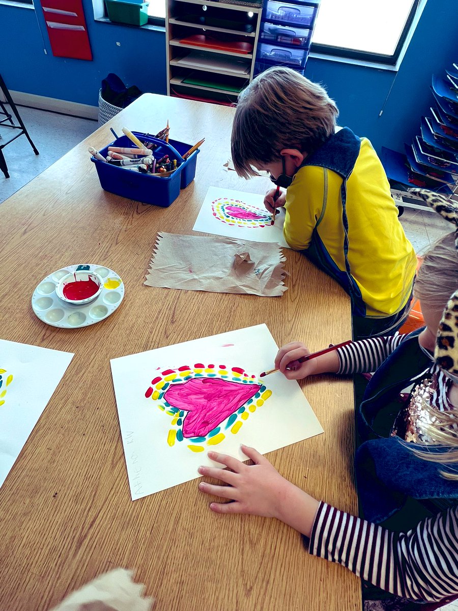 SCEMrsGregory's tweet photo. Kinders creating art inspired by Alma Woodsey Thomas #SCoveEl #ssdedu @CrysLaneMiller @WebbSCE https://t.co/ec1iwEzYu7