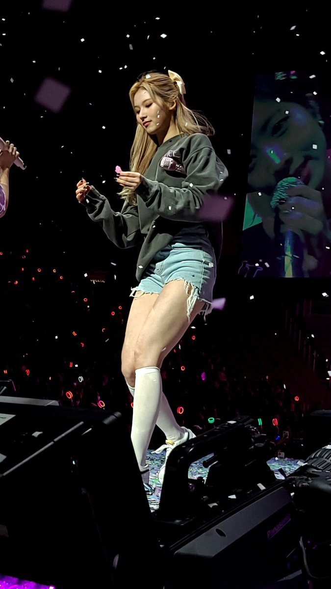 SANABESTGlRL's tweet photo. Minatozaki #sana https://t.co/eWyIGpLPZL