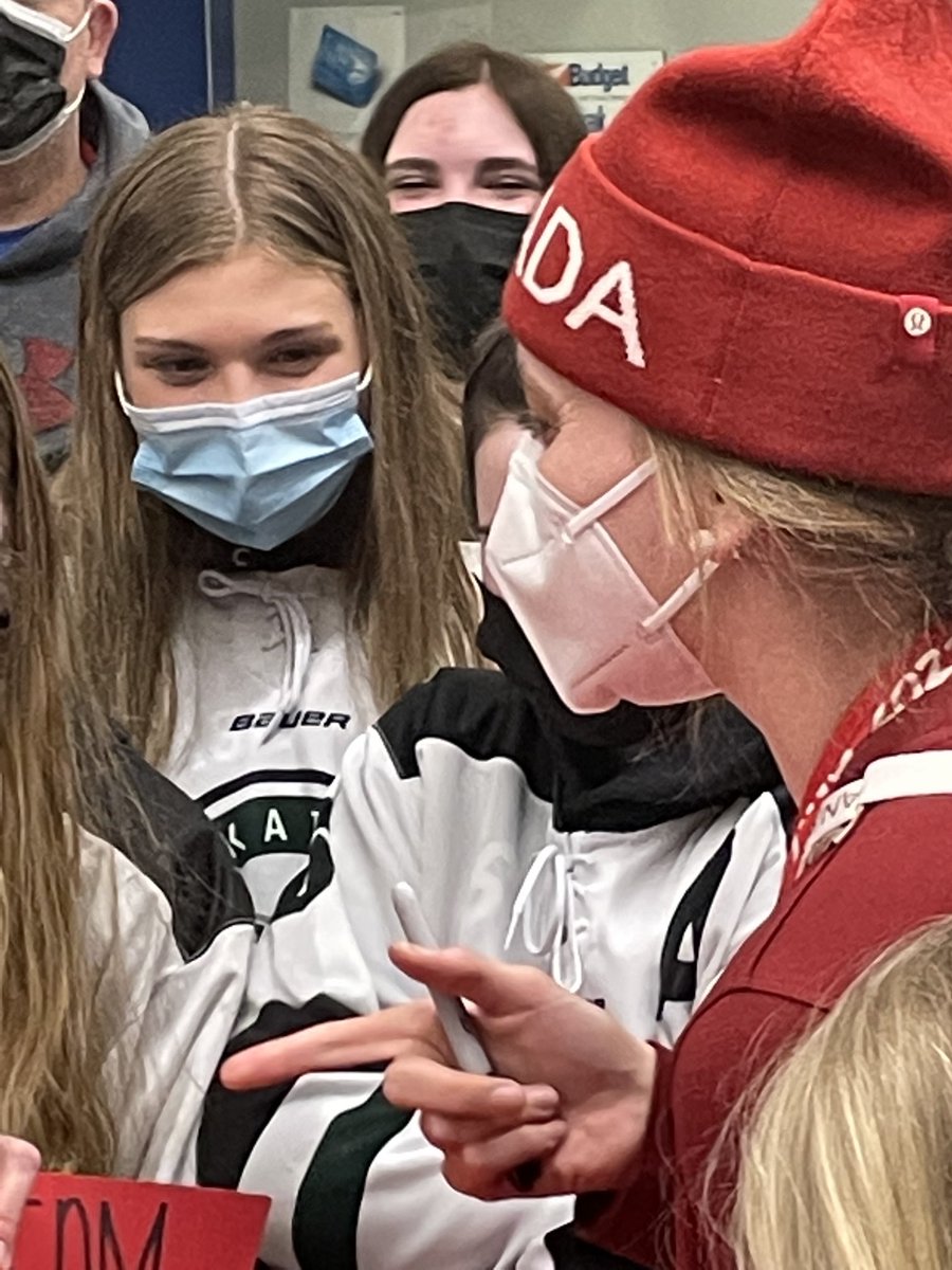 SaskatoonMHA's tweet photo. Sharpie in hand to sign autographs! #WelcomehomeEmily https://t.co/imwN8250Cs