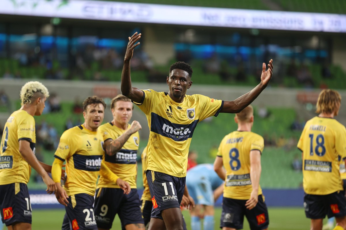 Фк централ кост маринерс. Avstraliya fudbol tsentral kost mariners vs sidney. Вестерн юнайтед макартур. Централ кост маринерс вестерн сидней уондерерс. Венаугу юнайтед сентрал кост.