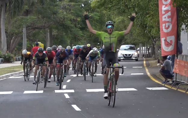 📹 VÍDEO | #VINRD 🇩🇴 Así fue la victoria del vallecaucano Bryan Gomez (Best Buddies Racing), en la segunda etapa de la Vuelta a Independencia Nacional.  
Resumen vía <a href="/fedocioficial/">FEDOCIOFICIAL</a> 
🔗 Enlace para ver: youtube.com/watch?v=iCjUyu…