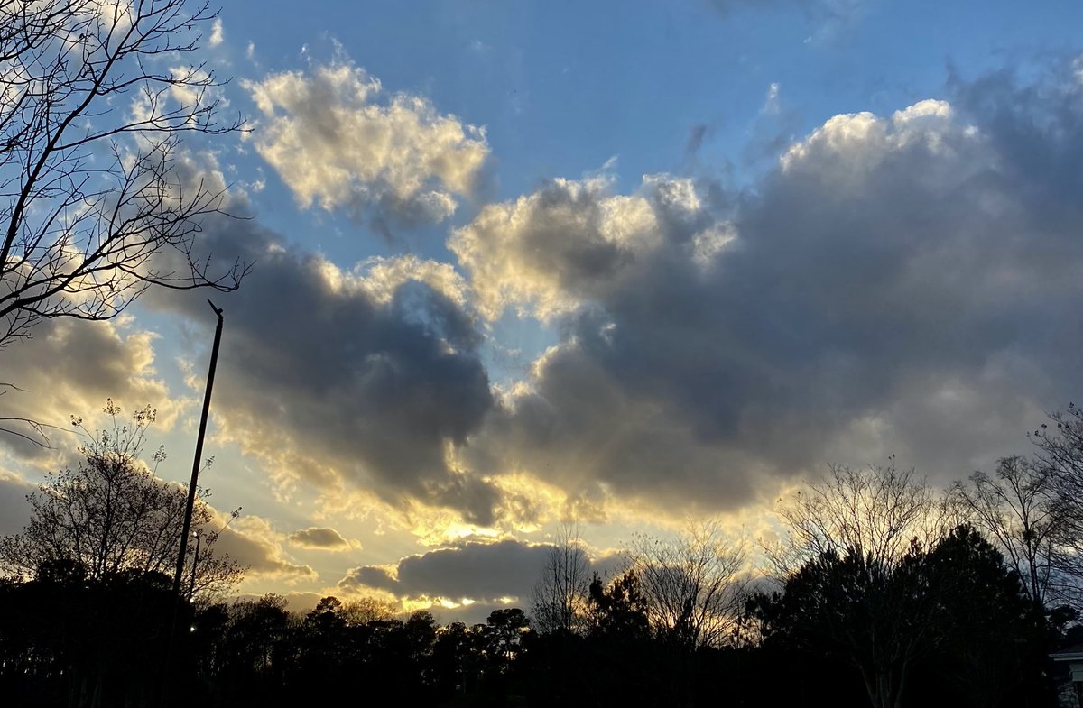 KatieRParham's tweet photo. Beautiful run today where I ran 10,000+ miles over several years. Great to be back and to have angels watching over me. #AngelWings #AngelRays “He has put his angels in charge of you to watch over you.”~ Luke 4:10 #Running #GuardianAngels #MyFeetHaveWings https://t.co/O4EBd049iT
